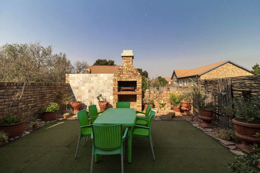 2 Bedroom Property for Sale in Rietvalleirand Gauteng
