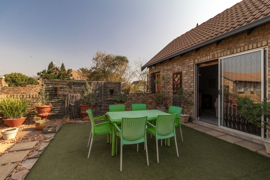 2 Bedroom Property for Sale in Rietvalleirand Gauteng