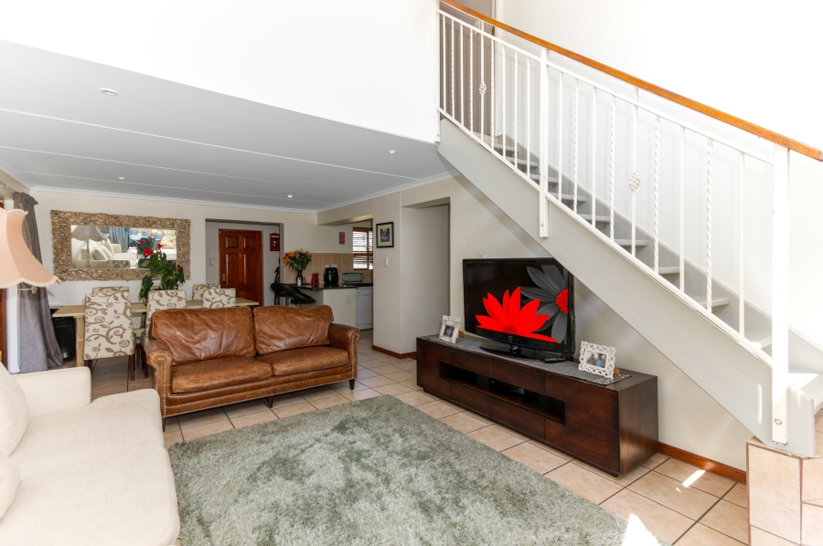To Let 3 Bedroom Property for Rent in Barbeque Downs Gauteng