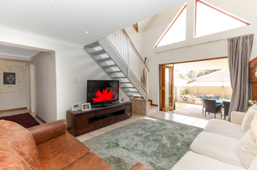 To Let 3 Bedroom Property for Rent in Barbeque Downs Gauteng