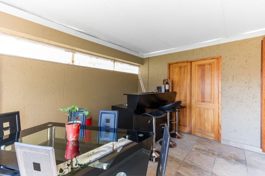 To Let 3 Bedroom Property for Rent in Barbeque Downs Gauteng