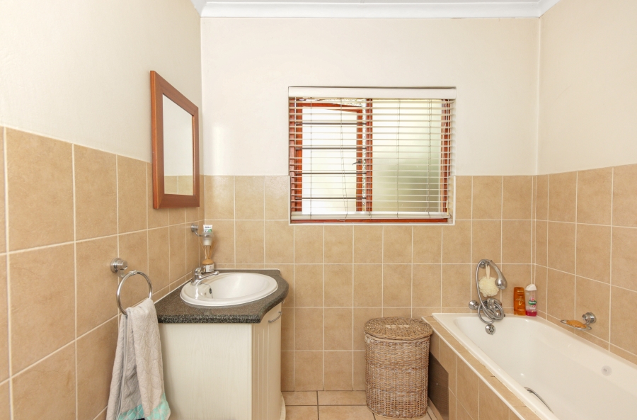 To Let 3 Bedroom Property for Rent in Barbeque Downs Gauteng