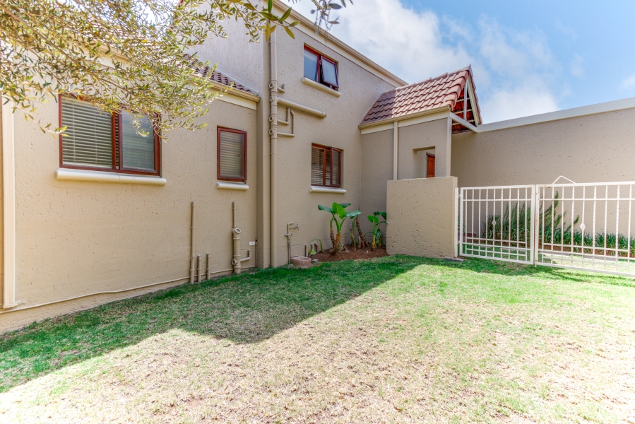 To Let 3 Bedroom Property for Rent in Barbeque Downs Gauteng