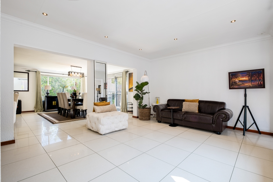 To Let 4 Bedroom Property for Rent in Douglasdale Gauteng