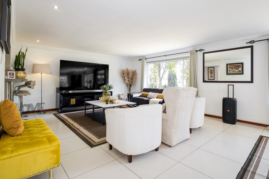 To Let 4 Bedroom Property for Rent in Douglasdale Gauteng