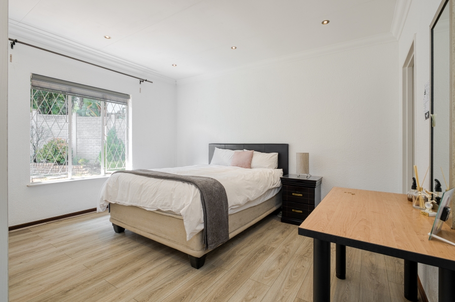 To Let 4 Bedroom Property for Rent in Douglasdale Gauteng