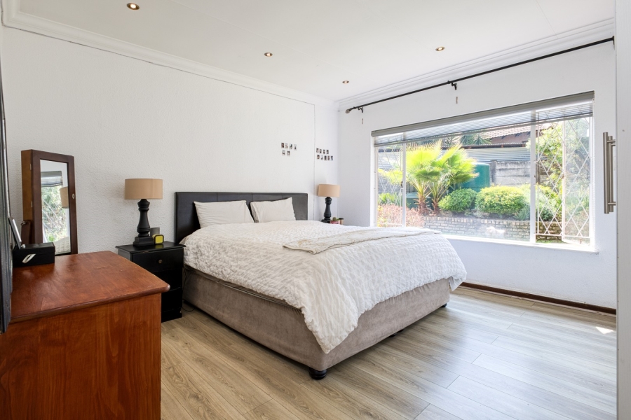 To Let 4 Bedroom Property for Rent in Douglasdale Gauteng