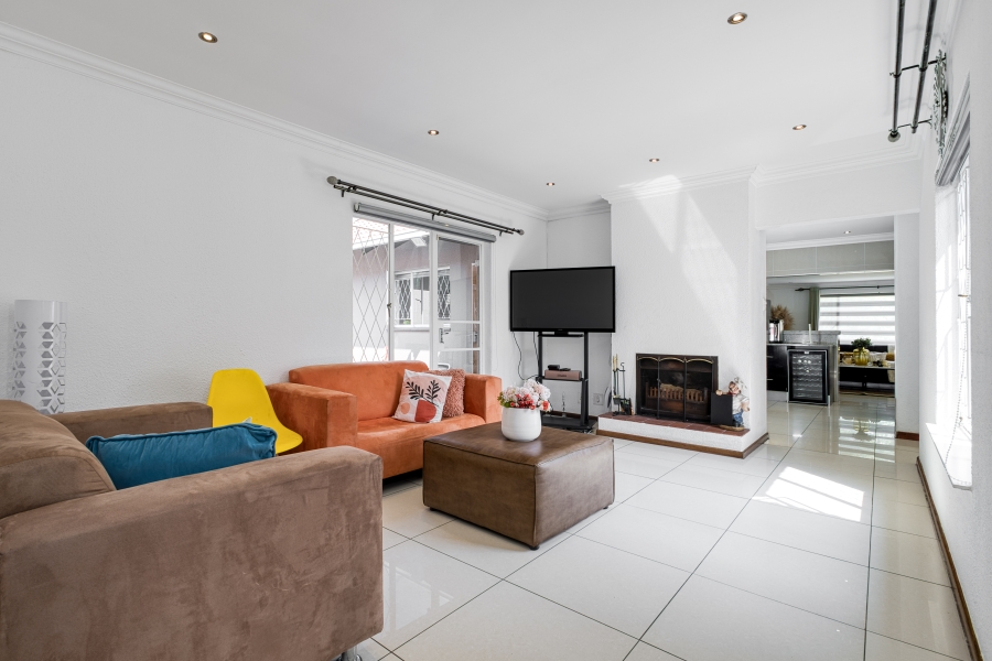 To Let 4 Bedroom Property for Rent in Douglasdale Gauteng
