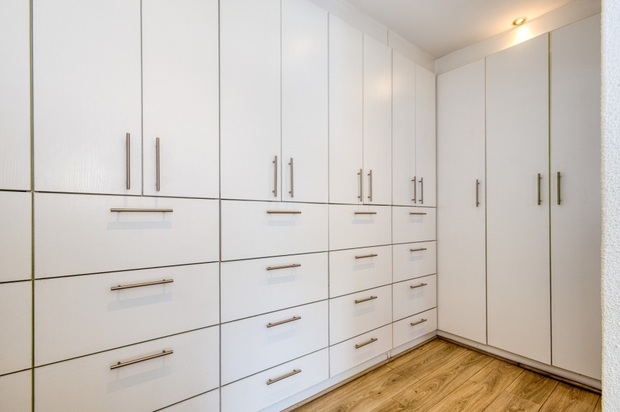 To Let 4 Bedroom Property for Rent in Douglasdale Gauteng