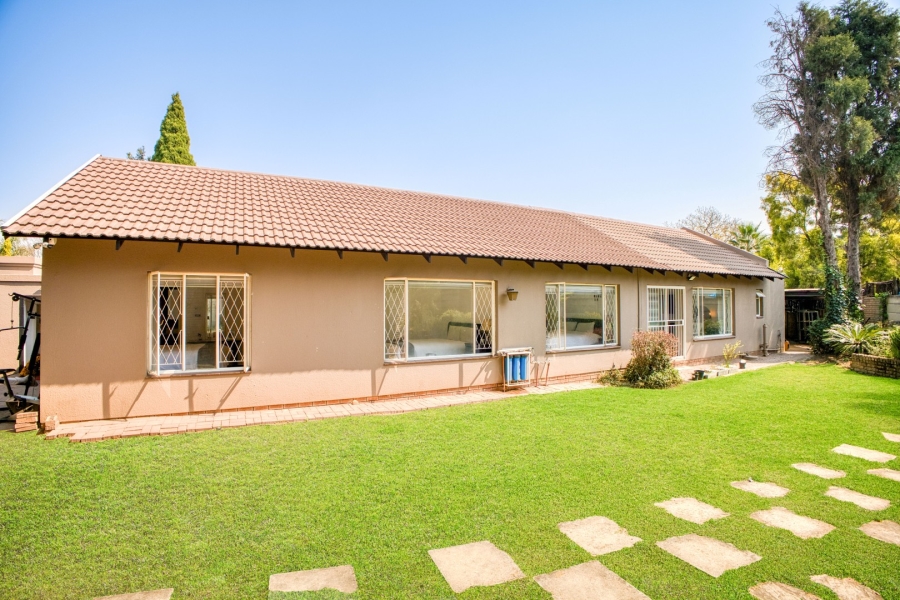 To Let 4 Bedroom Property for Rent in Douglasdale Gauteng