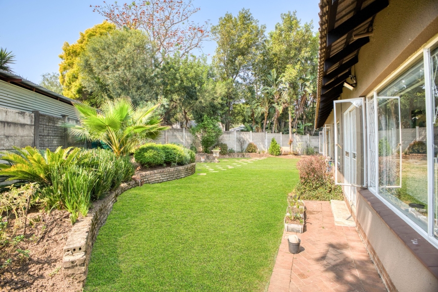 To Let 4 Bedroom Property for Rent in Douglasdale Gauteng