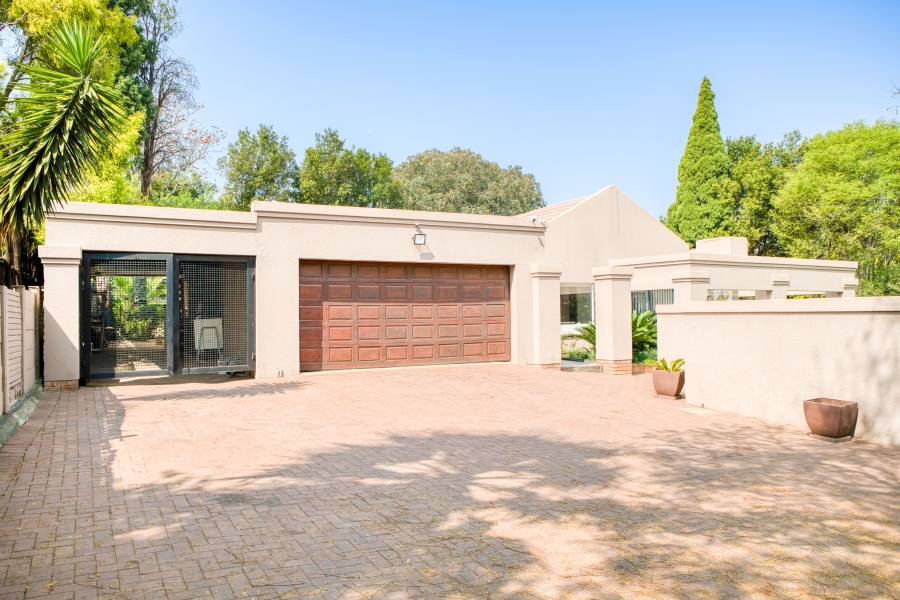 To Let 4 Bedroom Property for Rent in Douglasdale Gauteng