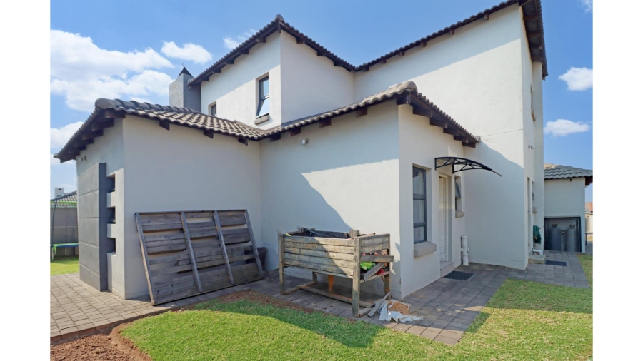 4 Bedroom Property for Sale in Thatchfield Hills Gauteng