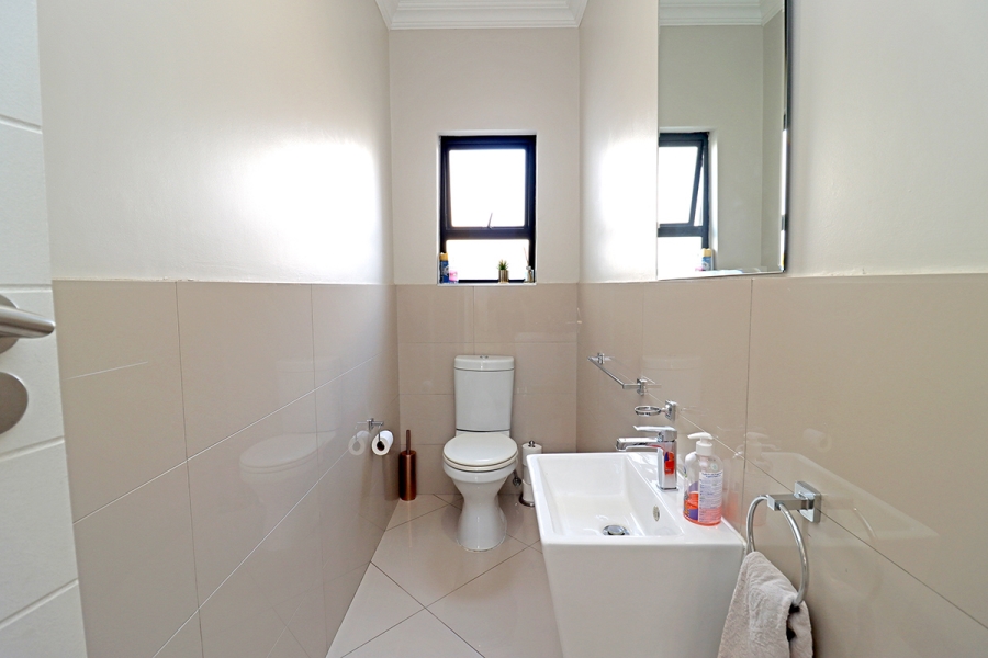 4 Bedroom Property for Sale in Thatchfield Hills Gauteng