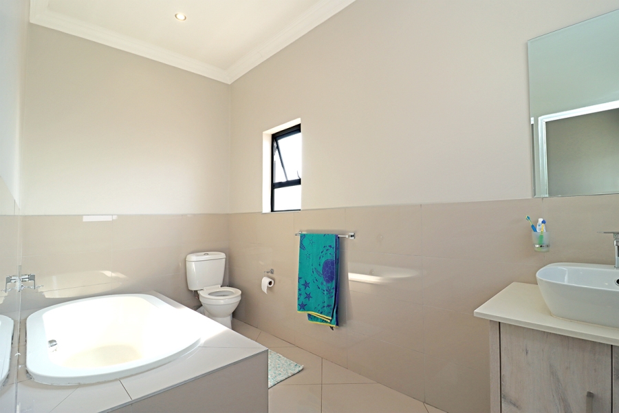 4 Bedroom Property for Sale in Thatchfield Hills Gauteng