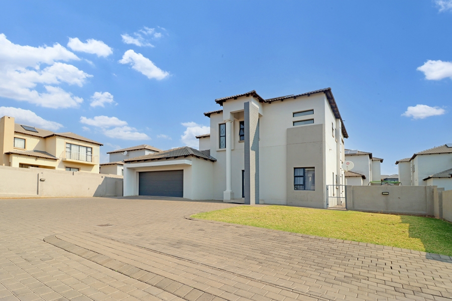4 Bedroom Property for Sale in Thatchfield Hills Gauteng