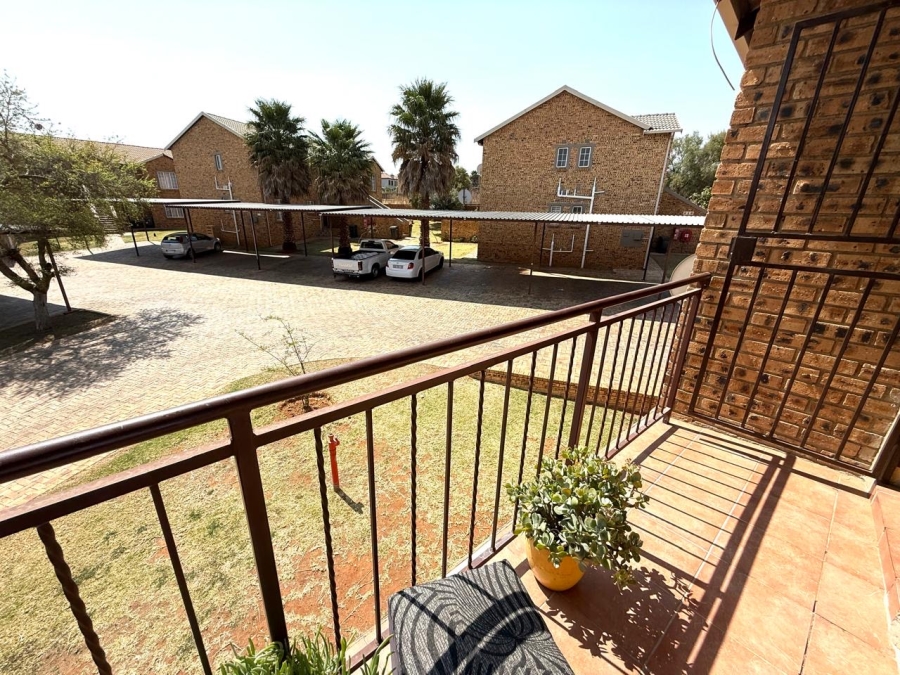 2 Bedroom Property for Sale in Strubensvallei Gauteng