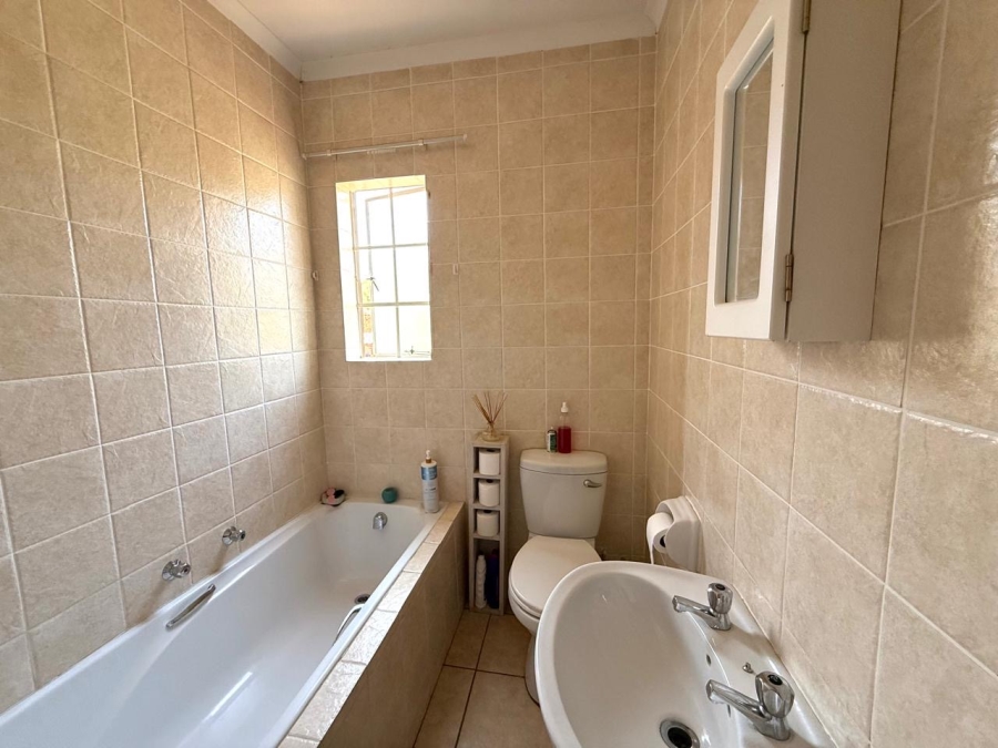 2 Bedroom Property for Sale in Strubensvallei Gauteng