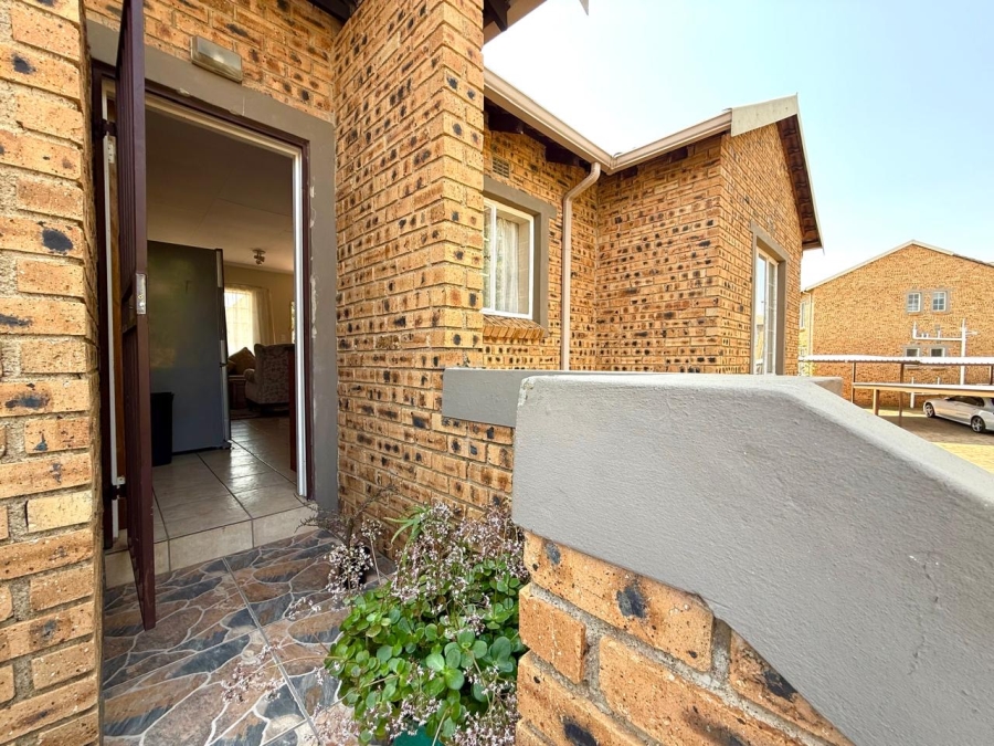 2 Bedroom Property for Sale in Strubensvallei Gauteng