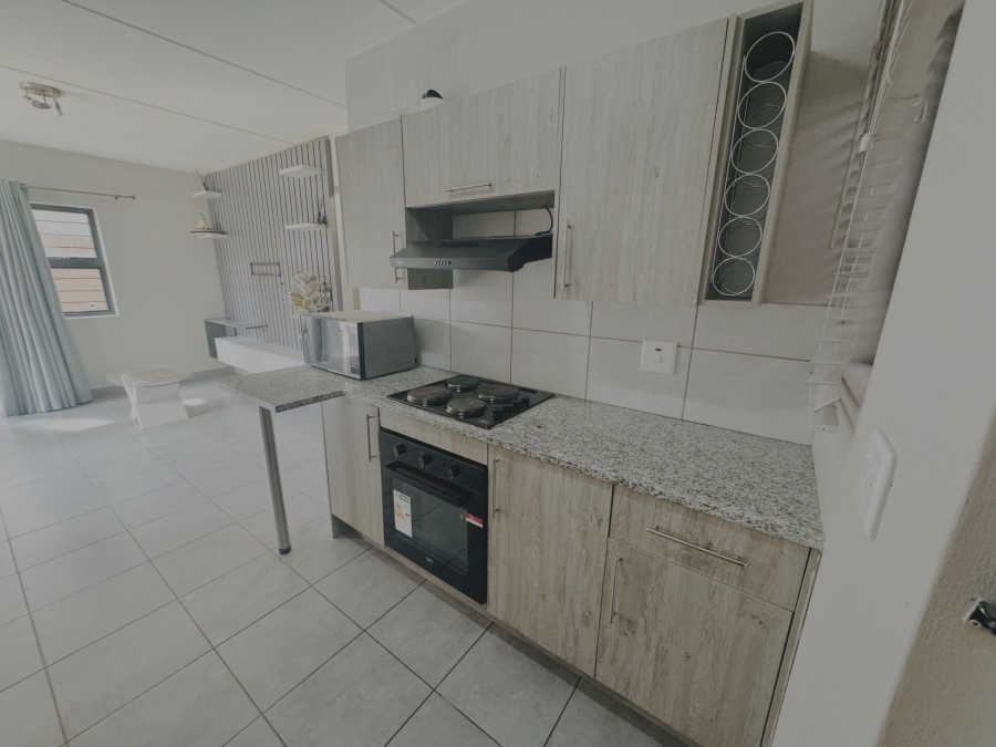 To Let 2 Bedroom Property for Rent in Grand Central Gauteng