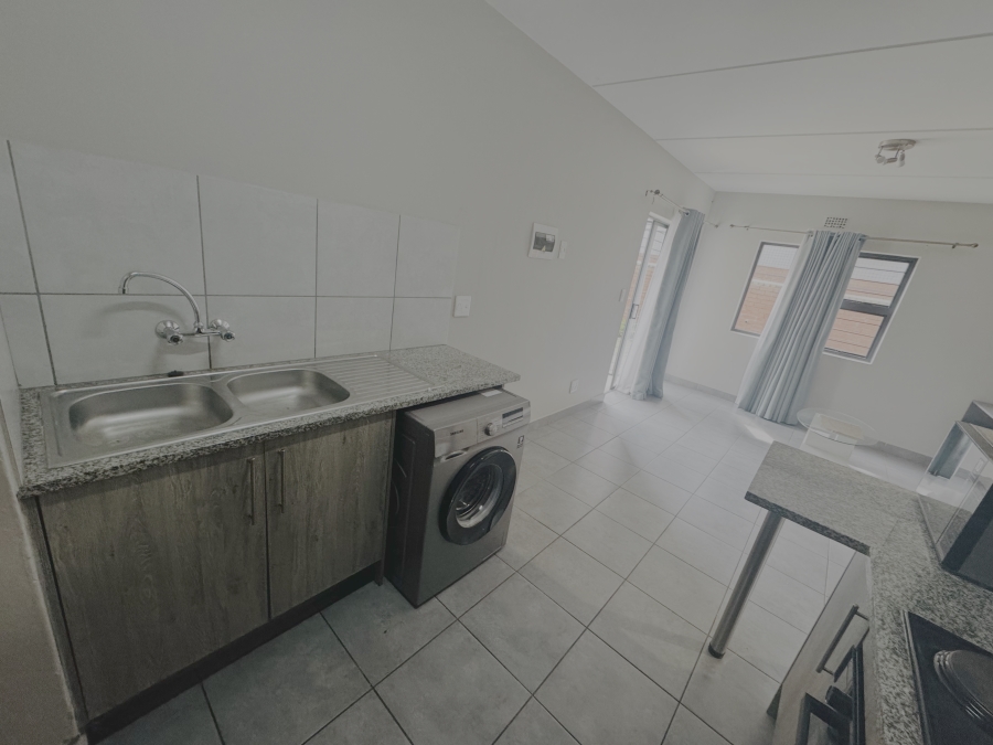 To Let 2 Bedroom Property for Rent in Grand Central Gauteng