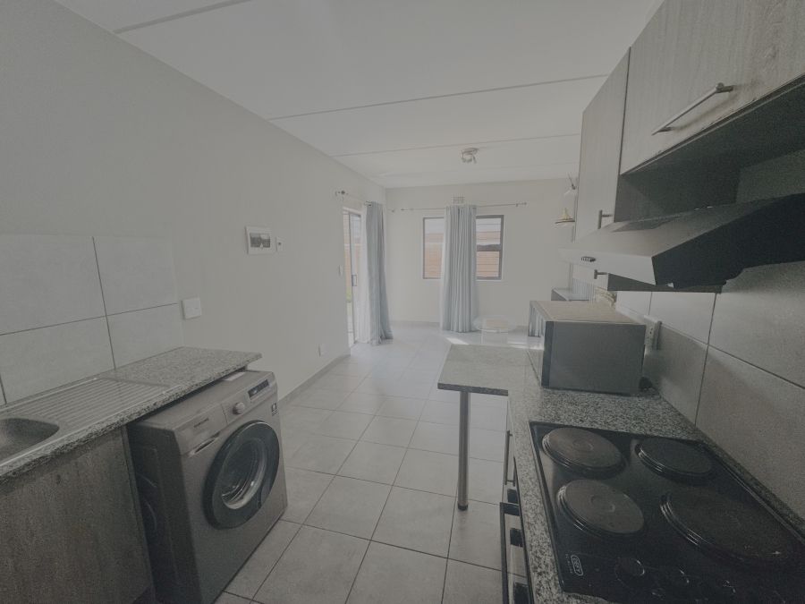 To Let 2 Bedroom Property for Rent in Grand Central Gauteng