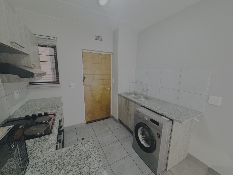 To Let 2 Bedroom Property for Rent in Grand Central Gauteng
