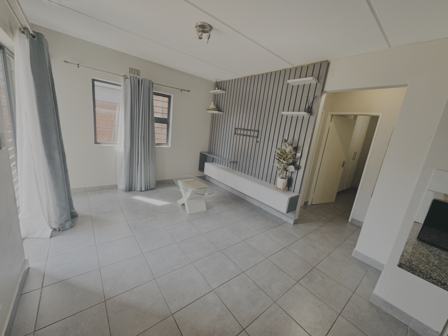 To Let 2 Bedroom Property for Rent in Grand Central Gauteng
