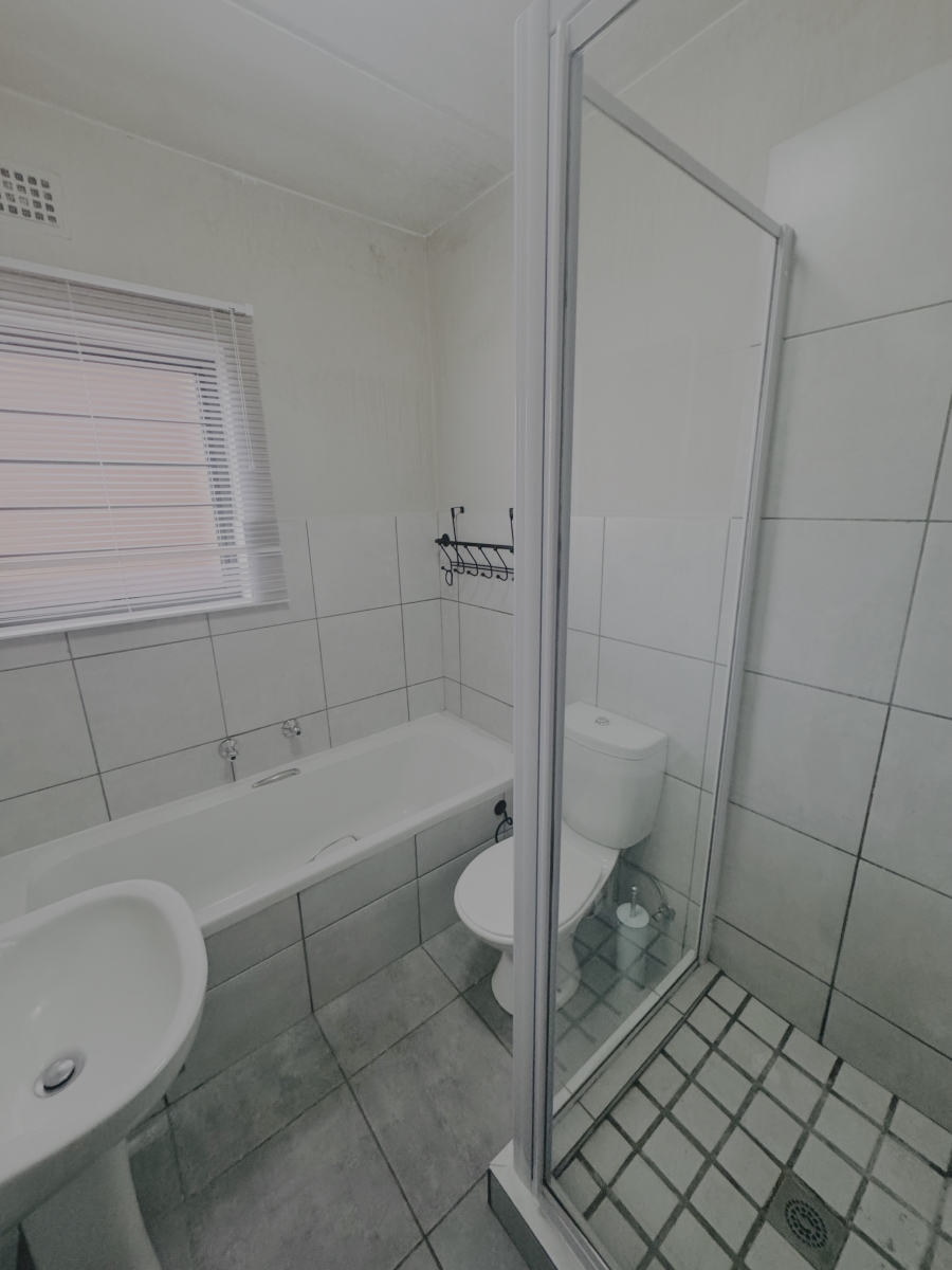 To Let 2 Bedroom Property for Rent in Grand Central Gauteng