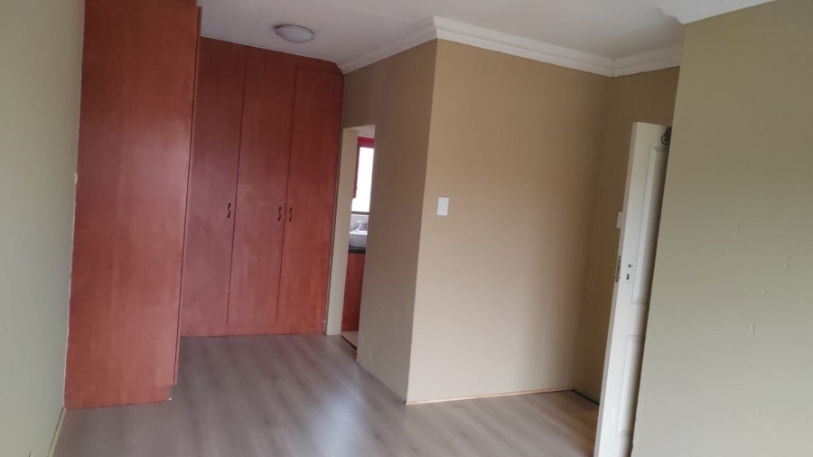 To Let 3 Bedroom Property for Rent in Sonneveld Gauteng