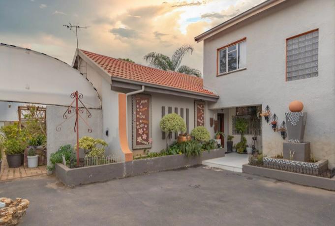 4 Bedroom Property for Sale in Glen Marais Gauteng