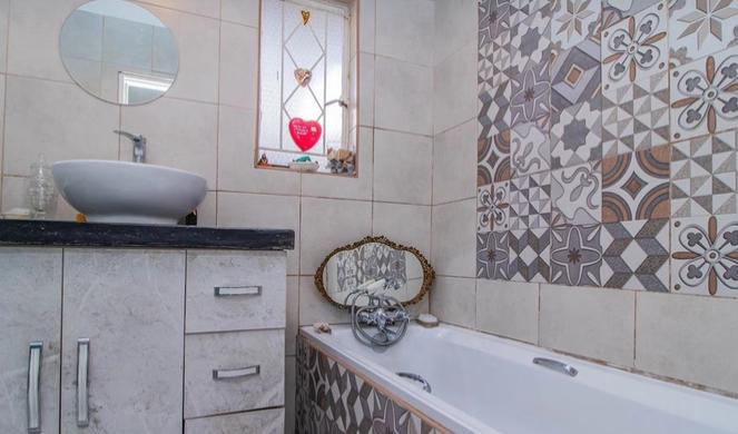 4 Bedroom Property for Sale in Glen Marais Gauteng