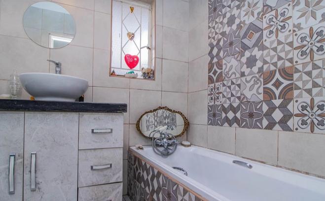 4 Bedroom Property for Sale in Glen Marais Gauteng