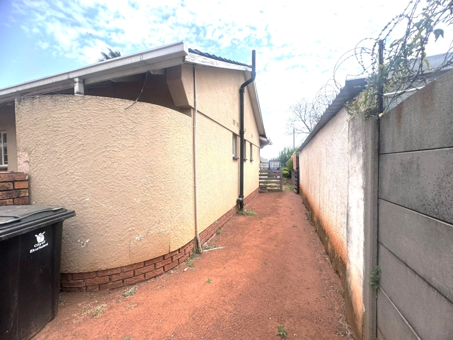 3 Bedroom Property for Sale in Klippoortje Gauteng