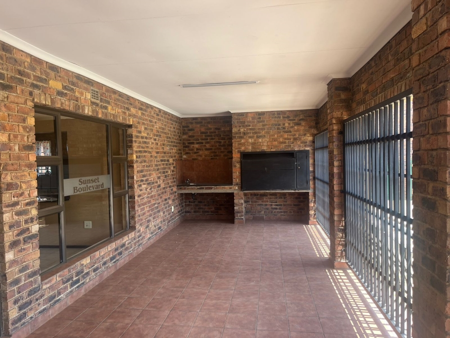 To Let 2 Bedroom Property for Rent in Sonneveld Gauteng