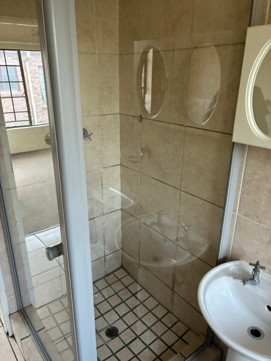 To Let 2 Bedroom Property for Rent in Sonneveld Gauteng
