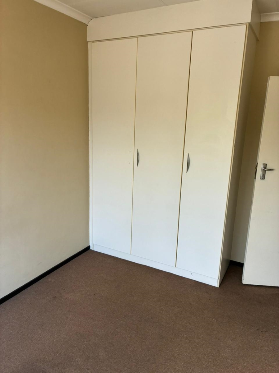 To Let 2 Bedroom Property for Rent in Sonneveld Gauteng