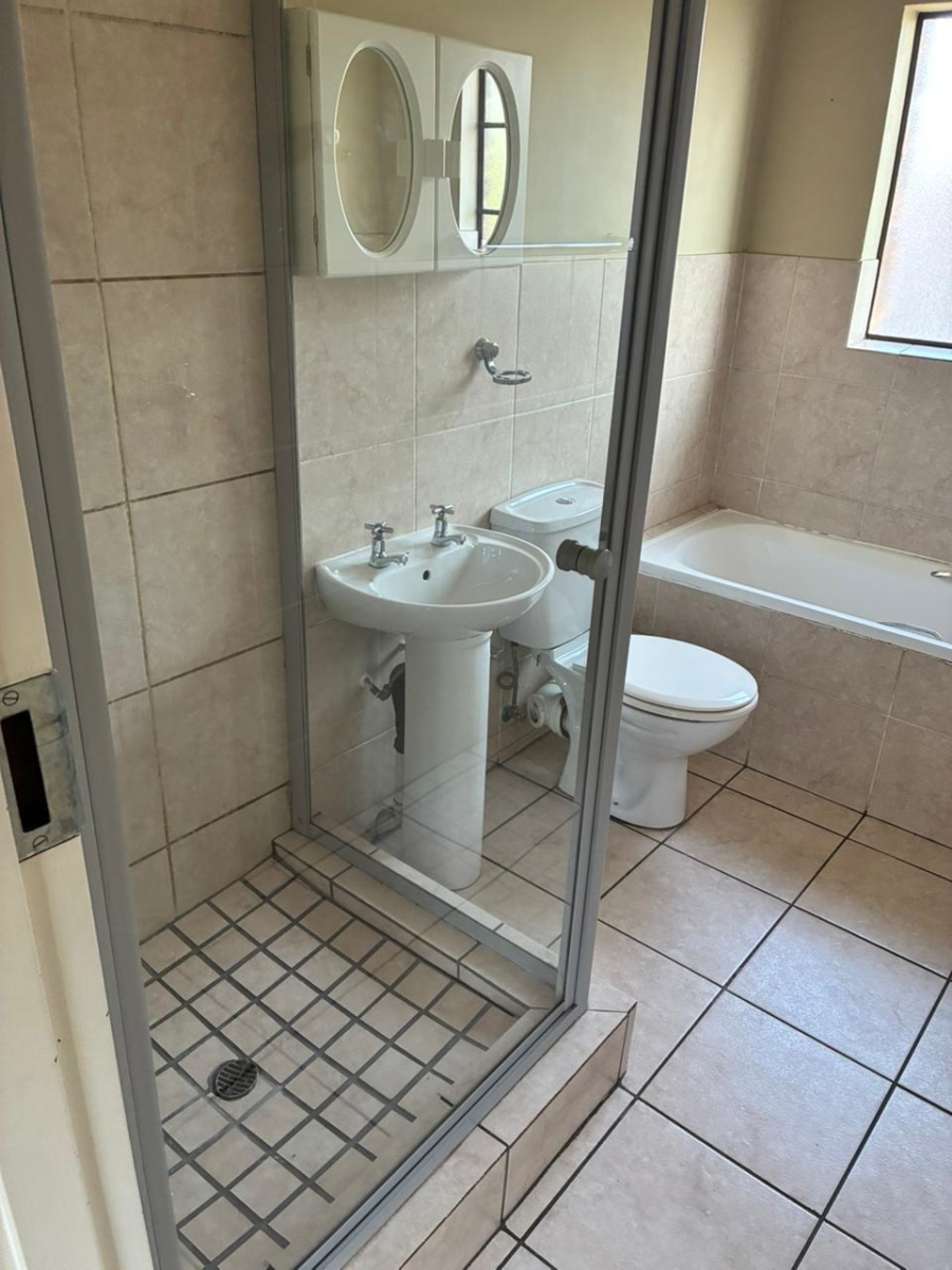 To Let 2 Bedroom Property for Rent in Sonneveld Gauteng