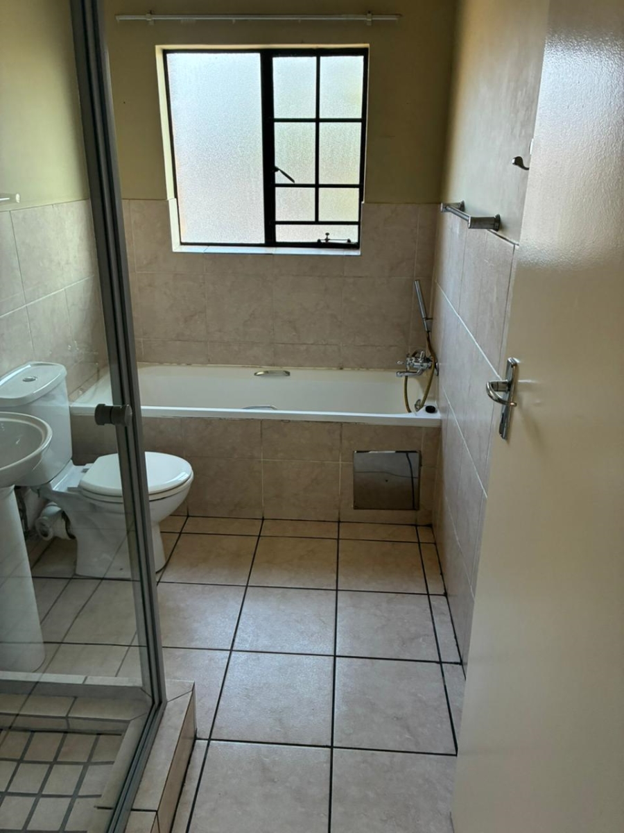 To Let 2 Bedroom Property for Rent in Sonneveld Gauteng