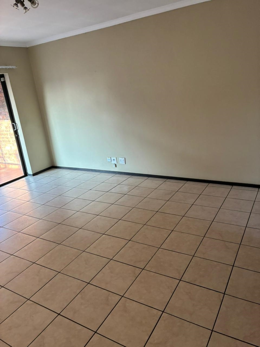 To Let 2 Bedroom Property for Rent in Sonneveld Gauteng