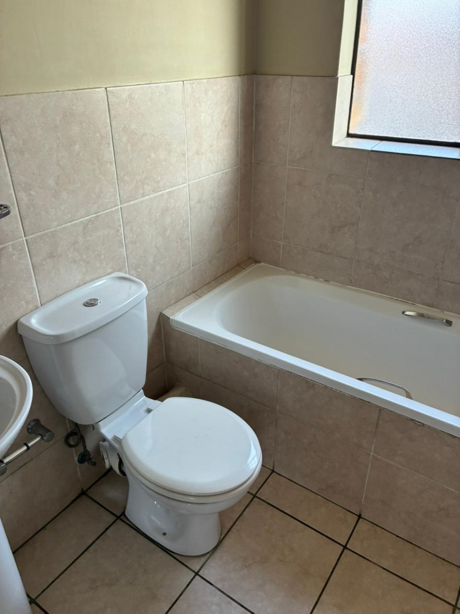 To Let 2 Bedroom Property for Rent in Sonneveld Gauteng
