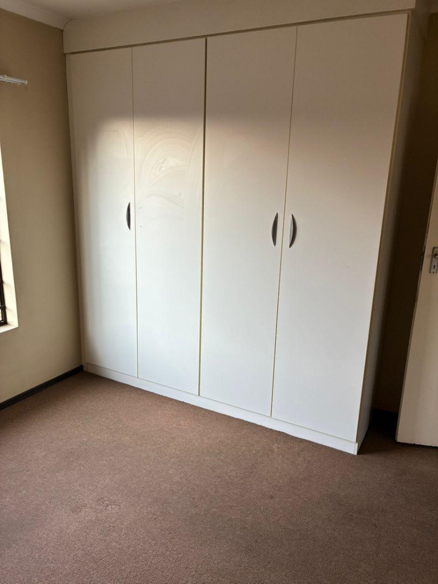To Let 2 Bedroom Property for Rent in Sonneveld Gauteng