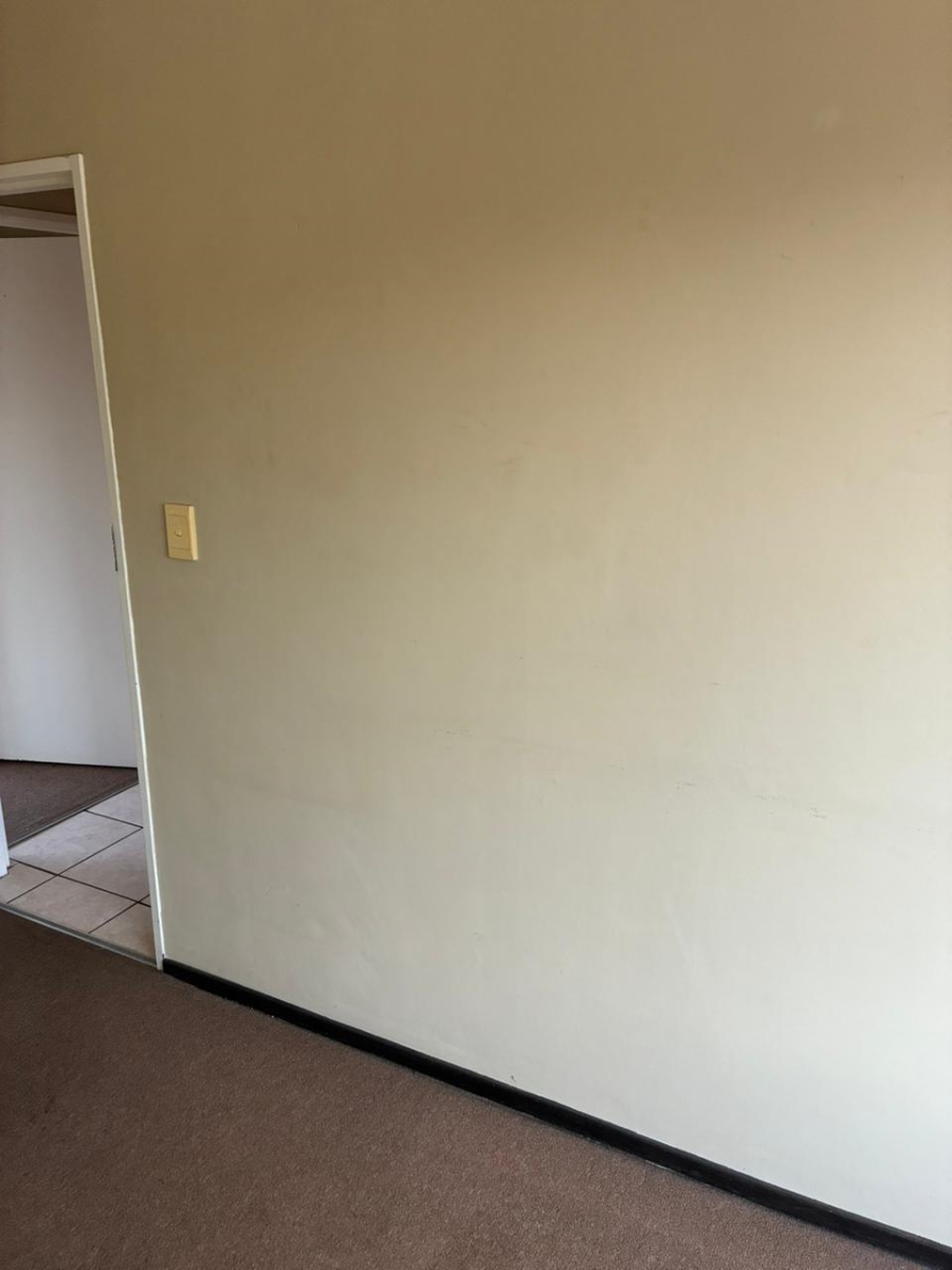 To Let 2 Bedroom Property for Rent in Sonneveld Gauteng