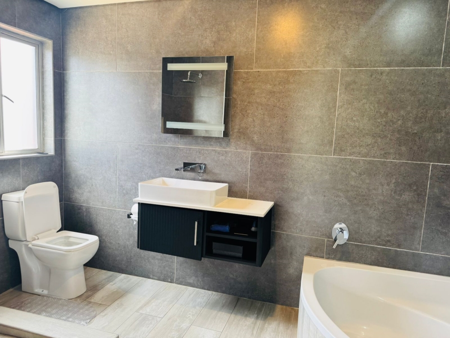 5 Bedroom Property for Sale in Carlswald North Estate Gauteng