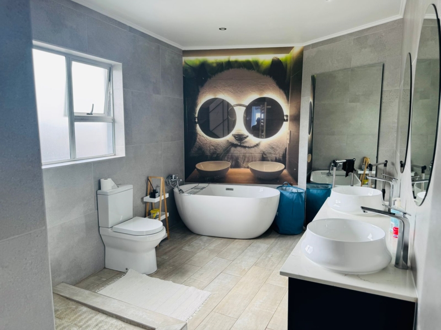 5 Bedroom Property for Sale in Carlswald North Estate Gauteng