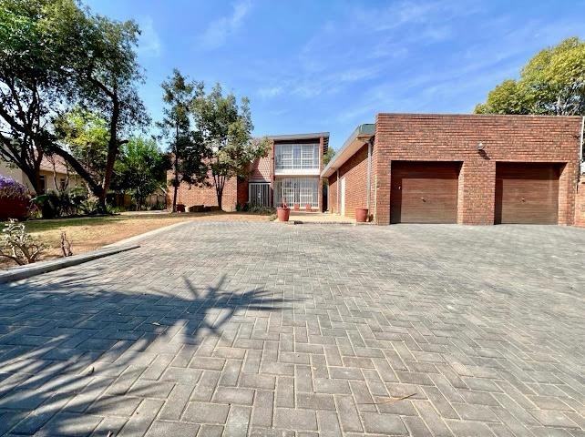 5 Bedroom Property for Sale in Waterkloof Ridge Gauteng