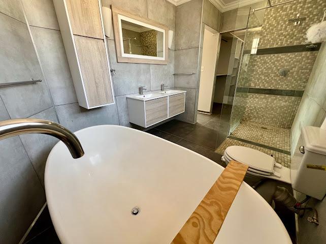 5 Bedroom Property for Sale in Waterkloof Ridge Gauteng