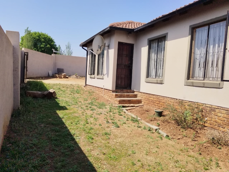 3 Bedroom Property for Sale in Clayville Gauteng