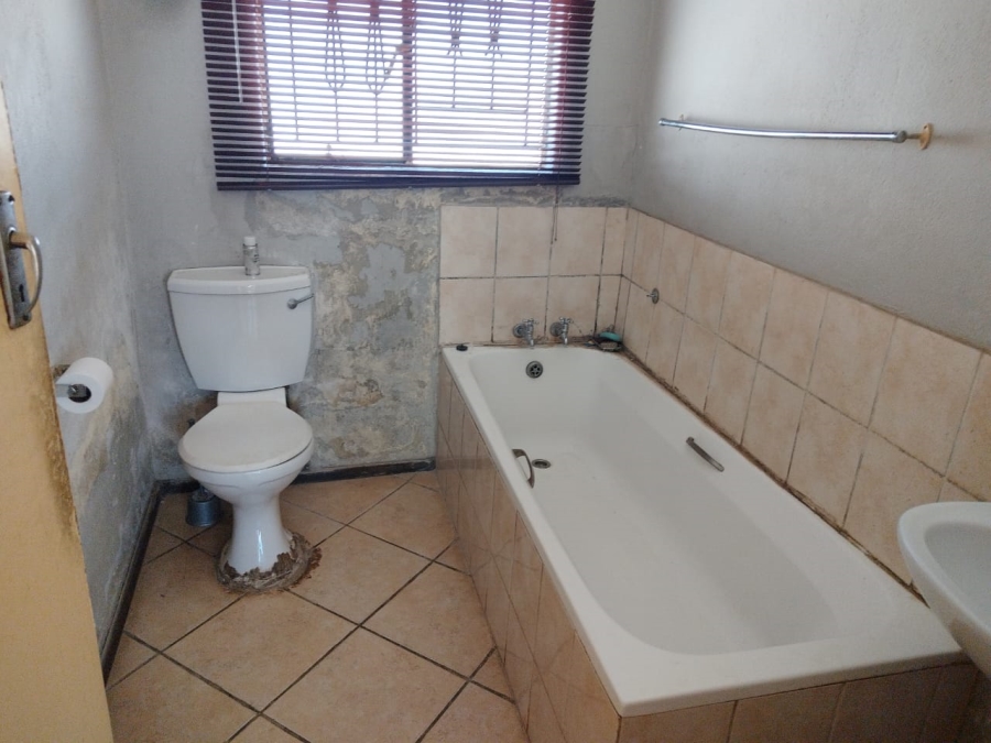 3 Bedroom Property for Sale in Clayville Gauteng