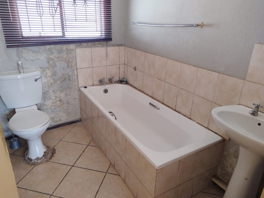 3 Bedroom Property for Sale in Clayville Gauteng